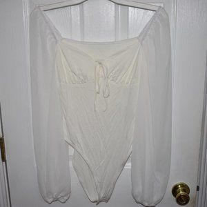 SHEIN White Flounce Long Sleeve Sweetheart Neckline Bodysuit